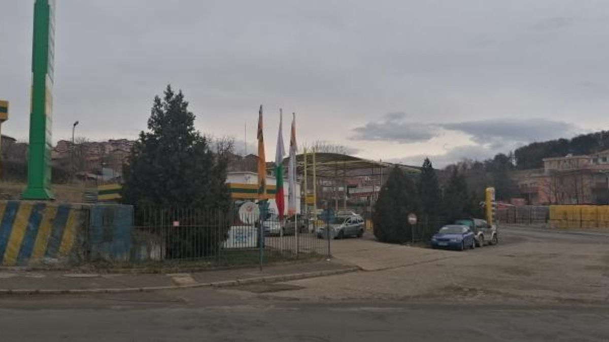 Горещи новини за обира в Стара Загора! Бандитът нахлул и показал...
