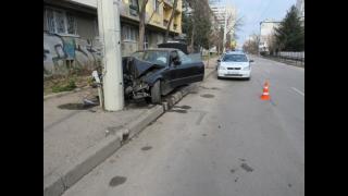 Зрелищно ВИДЕО! Джигит с BMW сътвори страшни поразии в Русе