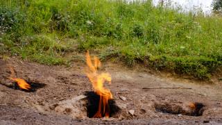 Живите огньове и калните вулкани – скритите красоти на Румъния