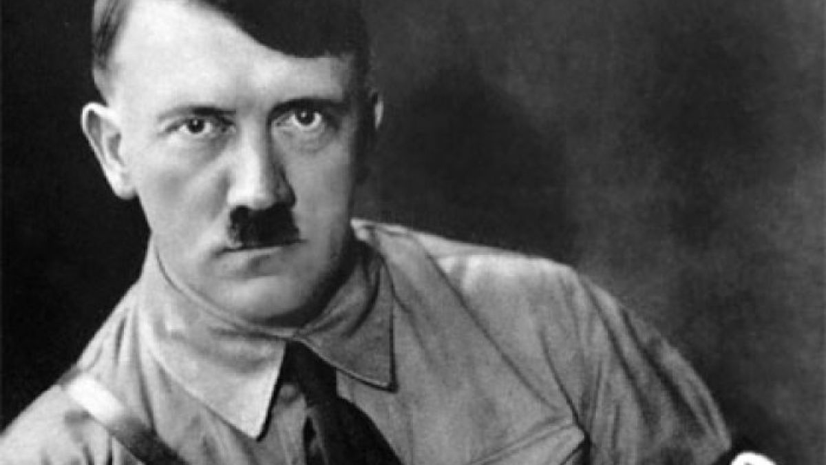 Съседка на Хитлер: Видях как изнесоха тайнствен ковчег от апартамента на фюрера ВИДЕО