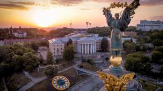 Украинците луднаха по този ултраскъп SUV