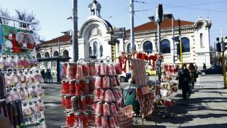 Не е за вярване какви пари изкарват бабите от мартеници