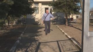 Апашите се боят да върлуват в село Чокоба, защото кмет там не е кой да е 