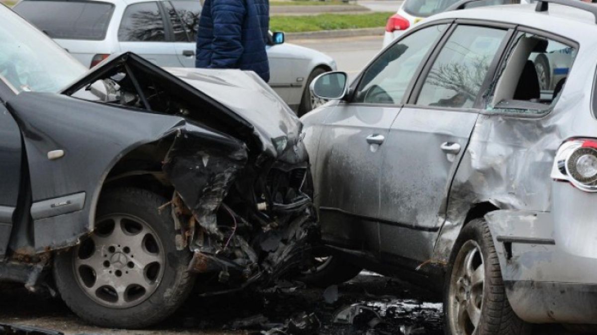 Първо в БЛИЦ: Страшно верижно меле на "Цариградско шосе" в София 