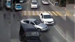 Драстичен пример на калпав шофьор и неспазване на правилата ВИДЕО