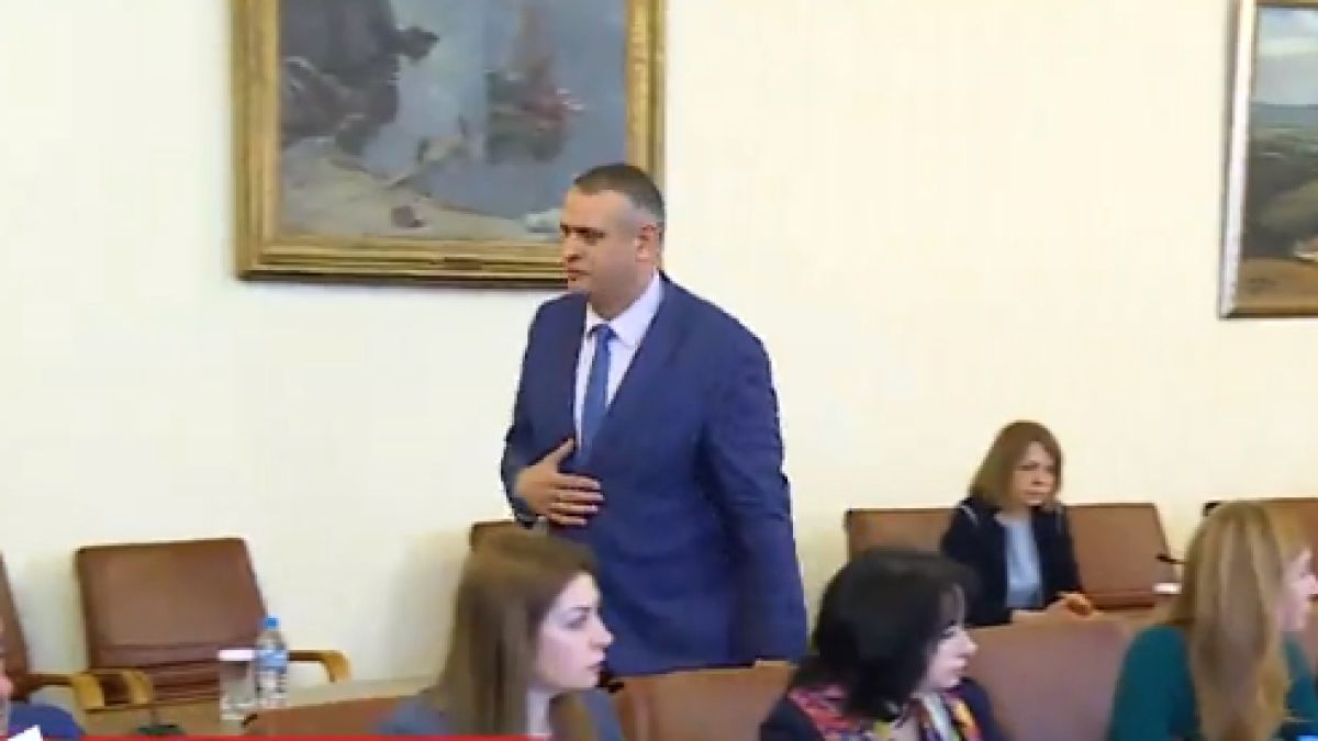 Борисов изгони и се закани на шефа на АПИ заради винетките, а той... 