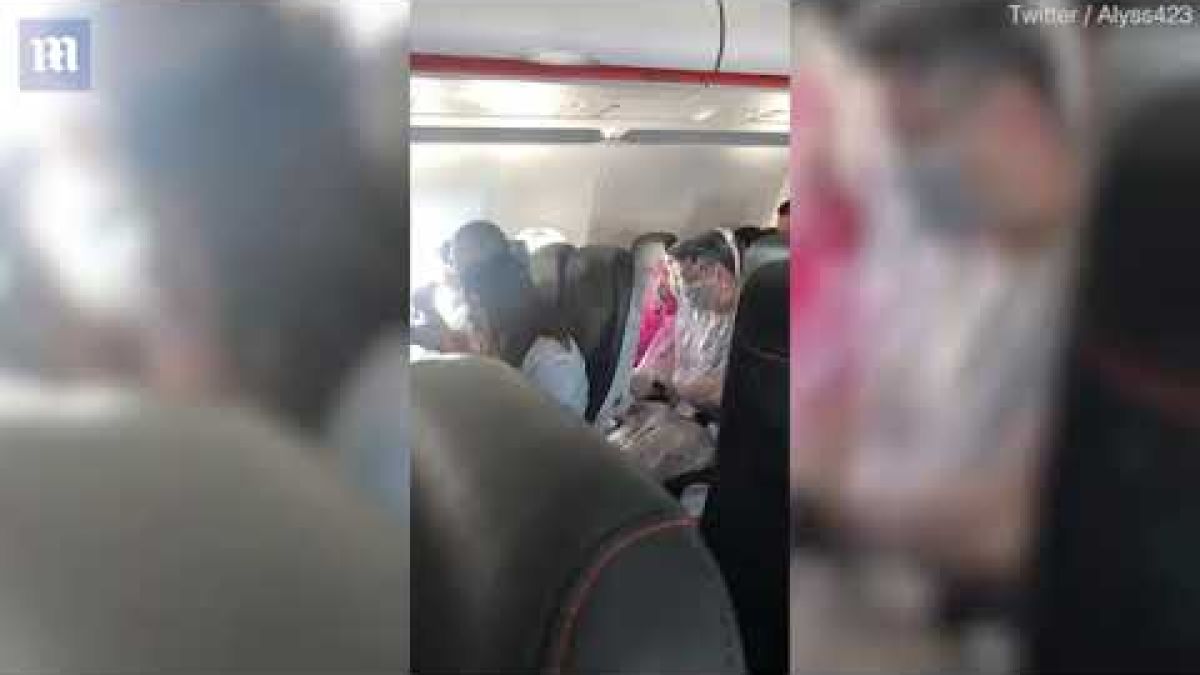 Хора се увиха в кухненско фолио заради страха от коронаворуса по време на полет ВИДЕО