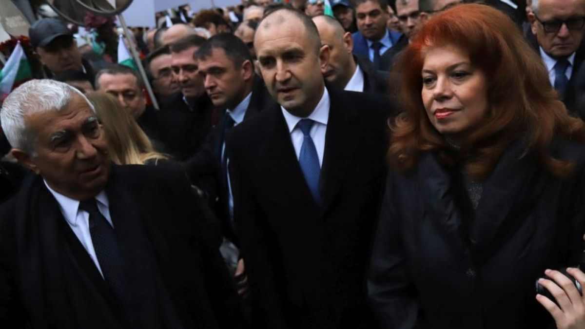 Румен Радев оглави шествието до паметника на Васил Левски СНИМКИ/НА ЖИВО 