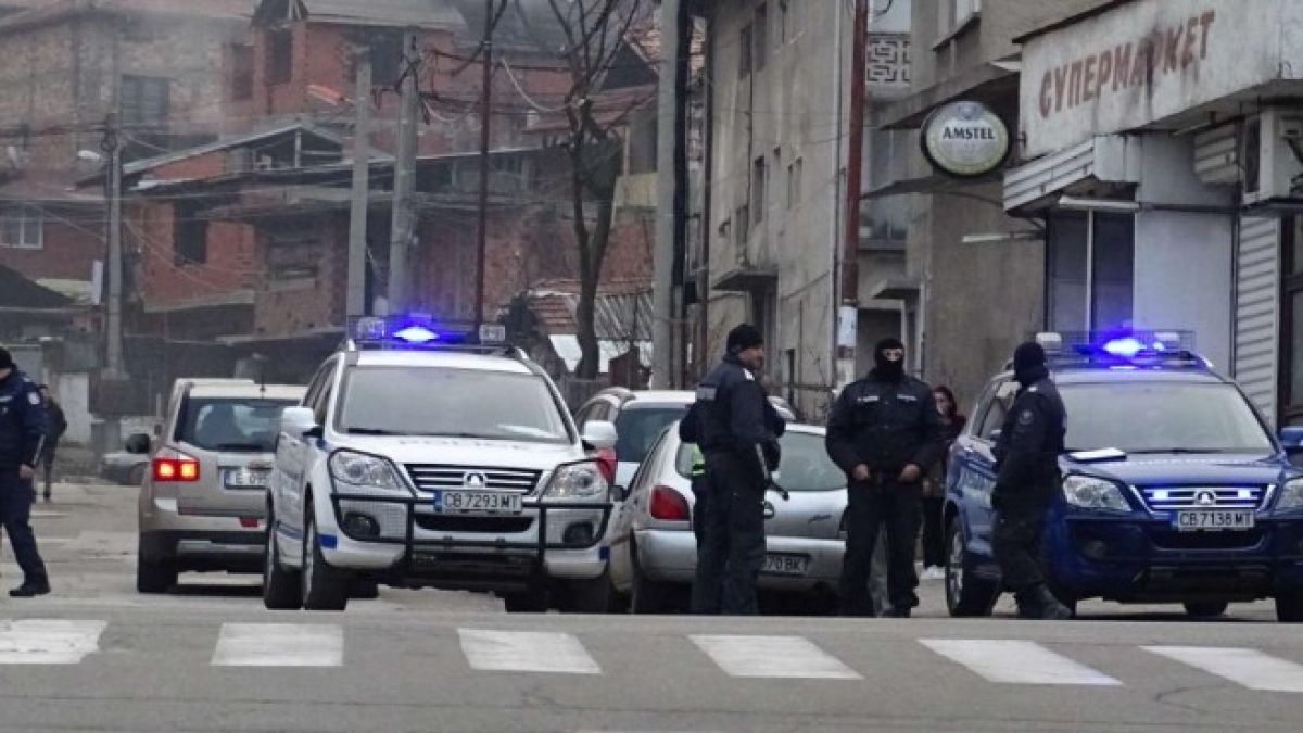 В обсадения от жандармерия Благоевград ври и кипи, ето какво се случва ВИДЕО