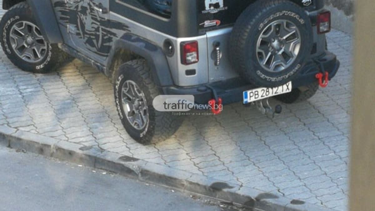Пловдивчани се чудят и маят на този тежкарски джип и как се озова на... СНИМКИ