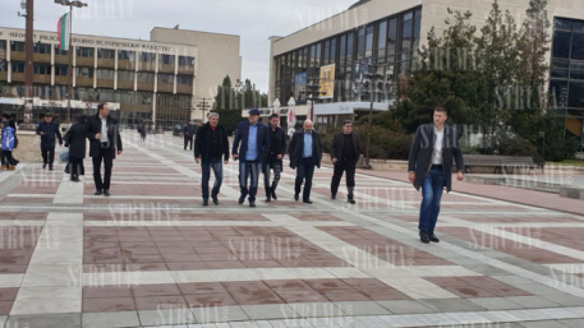 Първи СНИМКИ от десанта на Гешев и Иванов в Благоевград СНИМКИ