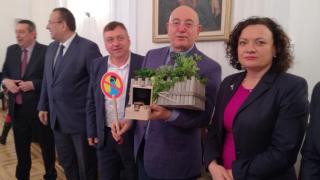 Изненадаха Ревизоро с екоподаръци за ЧРД СНИМКИ
