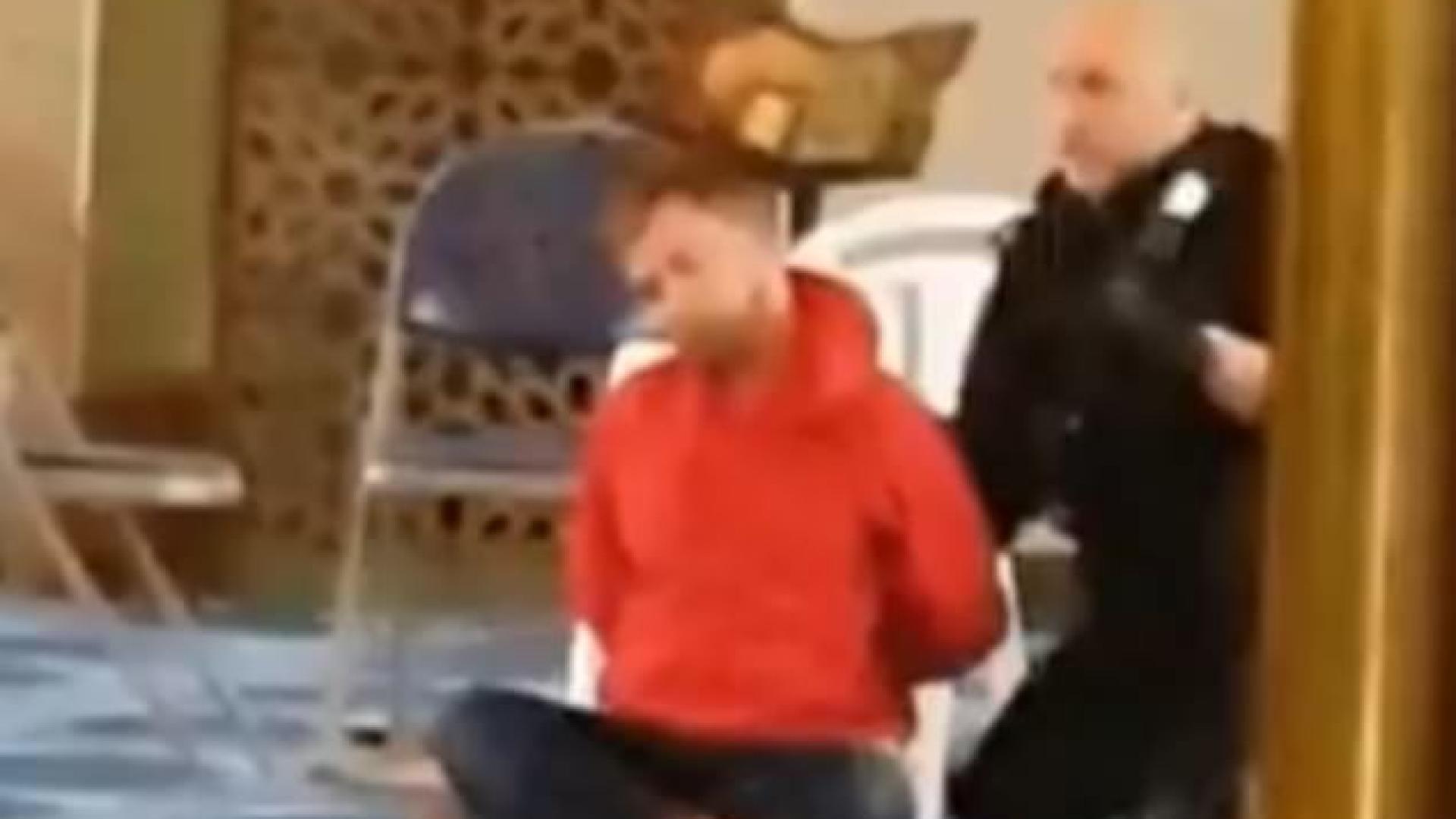 Зрелищно ВИДЕО от ареста на мъжа, окървавил джамия в центъра на Лондон СНИМКИ