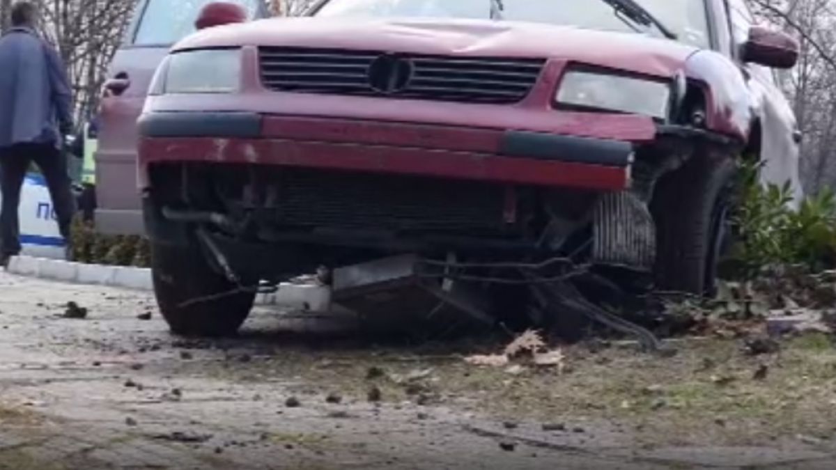 Джигит изхвърча от пътя на тротоара и прегази две жени в Хасково ВИДЕО 
