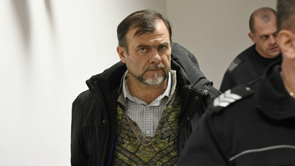 Мераклията да реже главата на софийска съдийка се появи в съда СНИМКИ