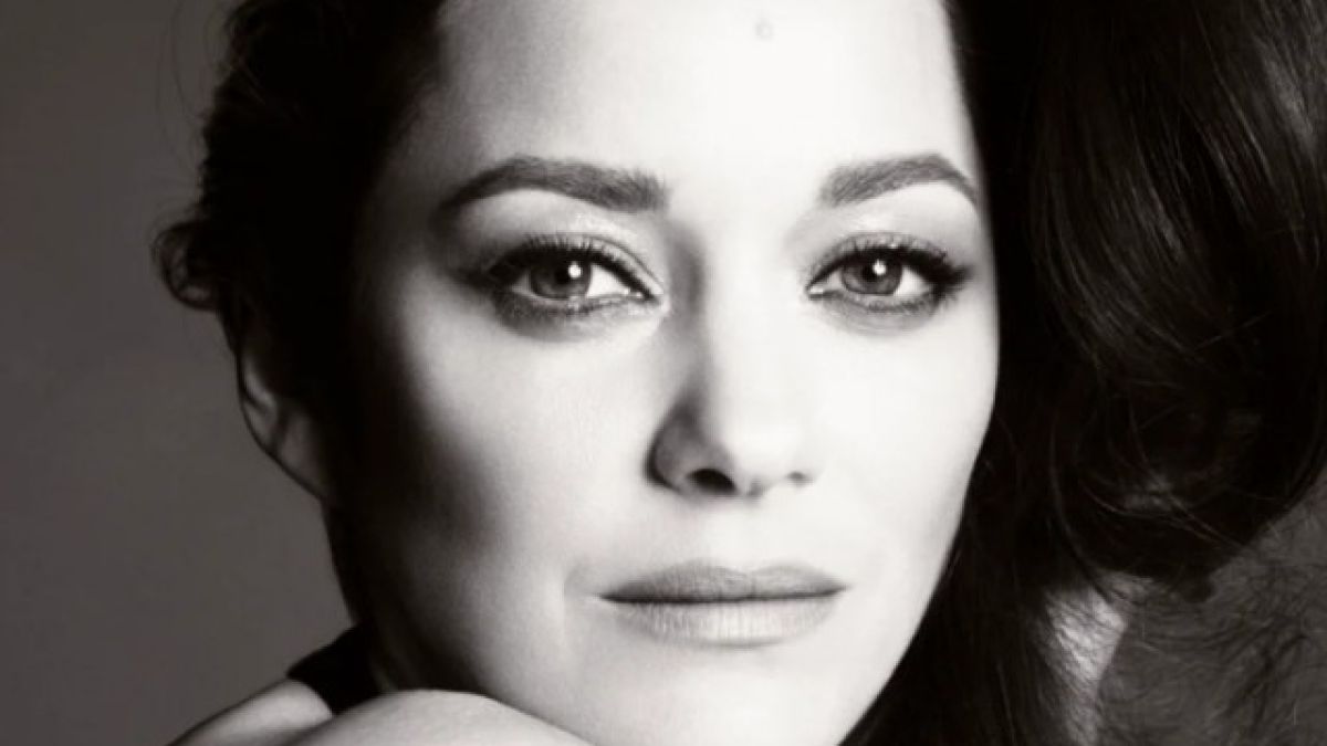 Вижте кое е новото лице на култовия Chanel N°5
