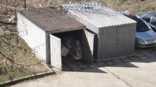 Възмутена гражданка показа грозната истина с гаражните клетки СНИМКА