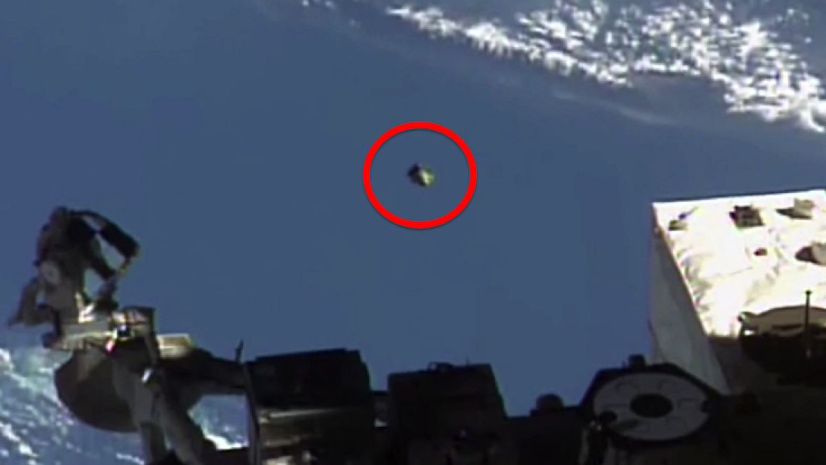 НЛО 22 минути летя редом с МКС ВИДЕО 