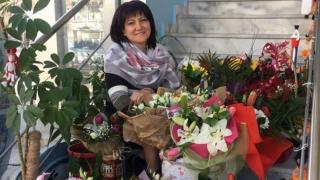 Затрупаха Цвета Караянчева с цветя, а причината е... СНИМКИ