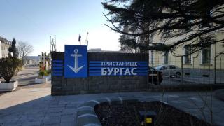 Кораб с китайски екипаж, плаващ от Южна Корея, пристигна в Бургас
