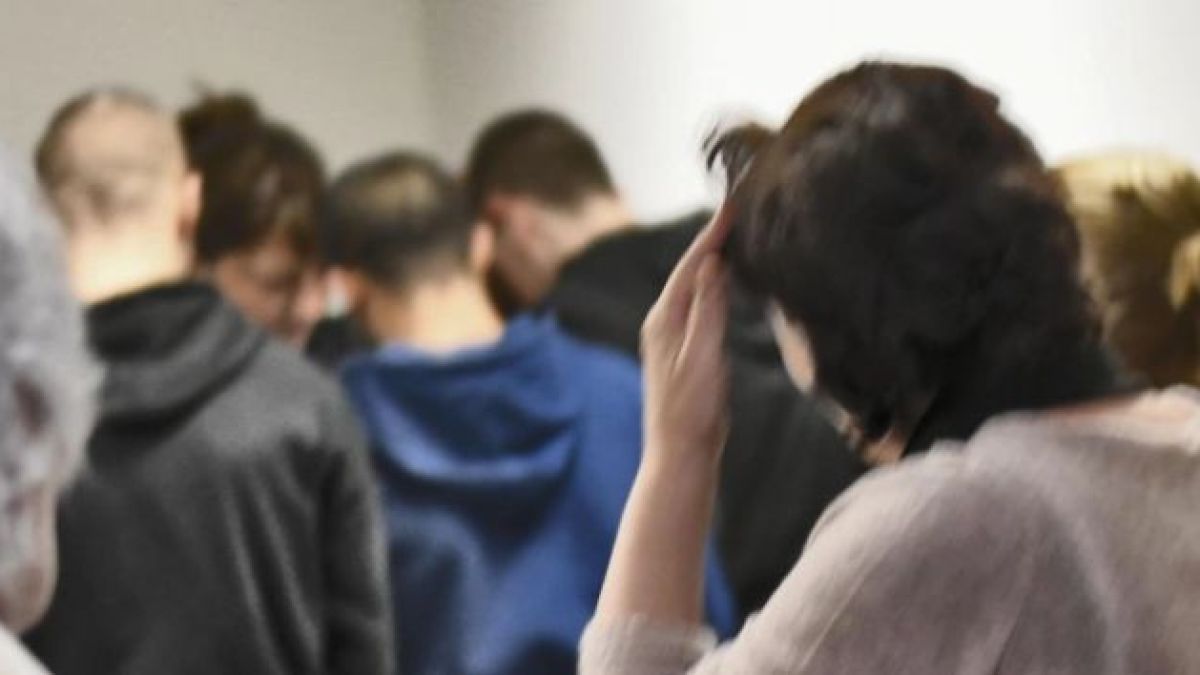 От последните минути: Решиха съдбата на изродите, съблекли момче в столичен автобус СНИМКИ