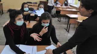Четири училища в Пловдивско в грипна ваканция! Студентка е под карантина
