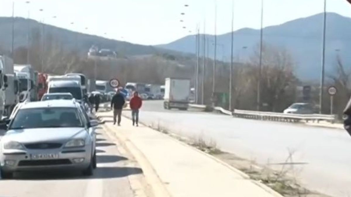 Зверска тапа на гръцката граница! За влизане в България се чака 4 часа