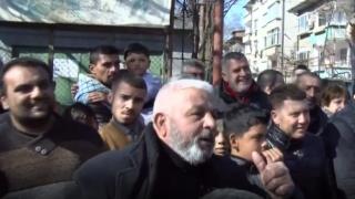 Циганин от Столипиново към премиера: Шефе, да те питам само една работа! ВИДЕО