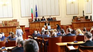Журналистите в парламента искат свободно движение