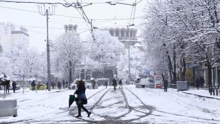 КАРТИ показаха какво опасно време скова цяла България и колко ще продължи ВИДЕО