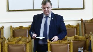Каракачанов захапа Заев: Приятелю, помогни ми да се сетя кой...