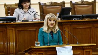 Петя Аврамова: Комитова действа нелогично и хаотично