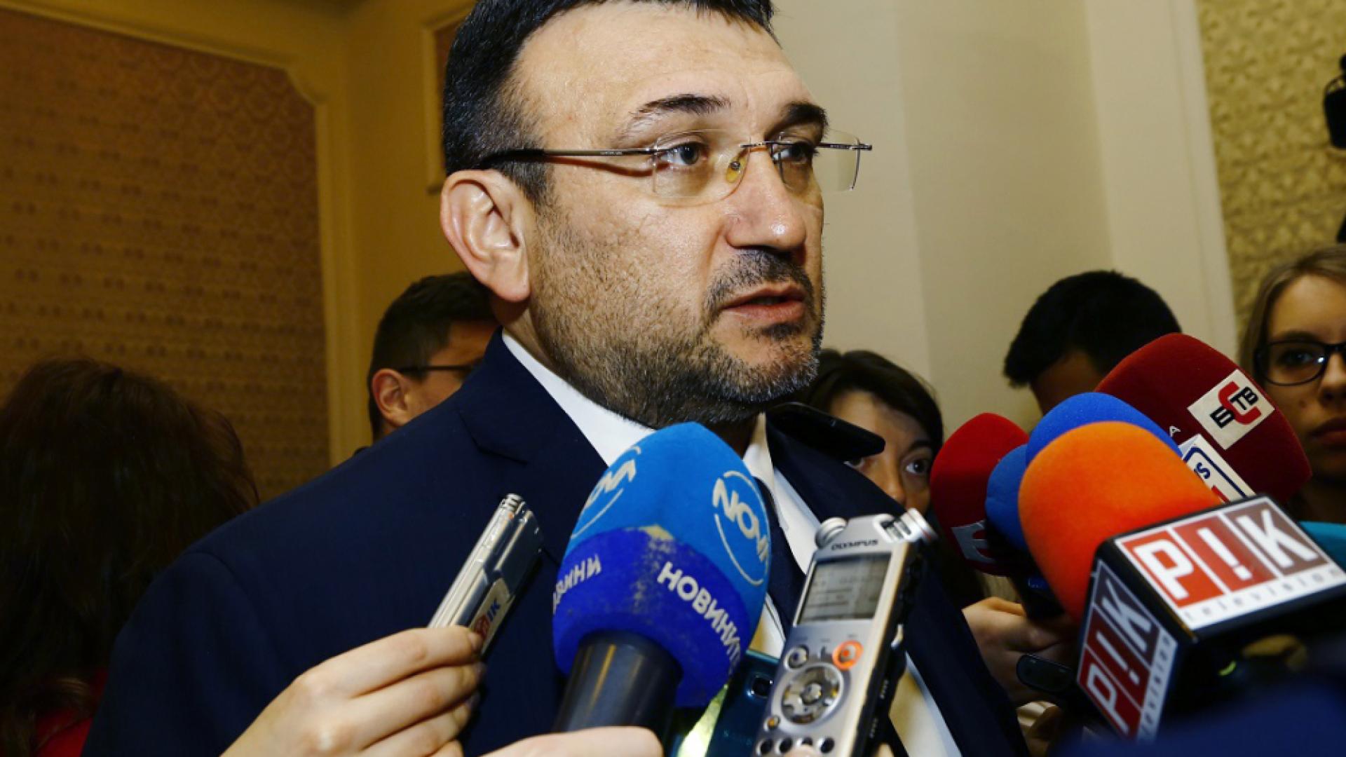 Младен Маринов с първа реакция за кадрите с полицейско насилие