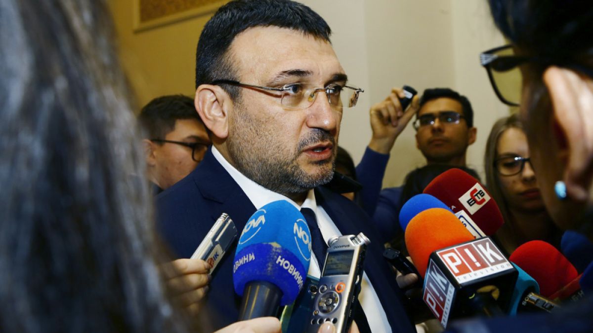 Младен Маринов посочи кой е виновен за трагедиите с полицаи, които загинаха при инциденти с мигранти