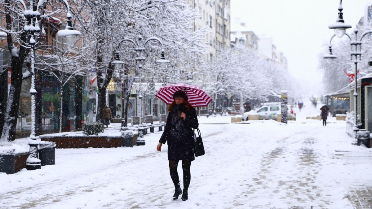 Прогнозата на Meteo Balkans за февруари: Ледените дни се завръщат, но се гответе и за...