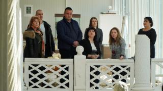 Сензационни СНИМКИ! Караянчева поведе хорото, гони злите сили в парламента с...