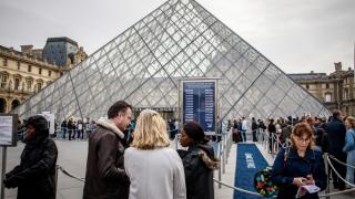 Ако сте решили да посетите Лувъра, по-добре се откажете 