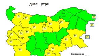 Кодове за опасно време в 15 области навръх празника