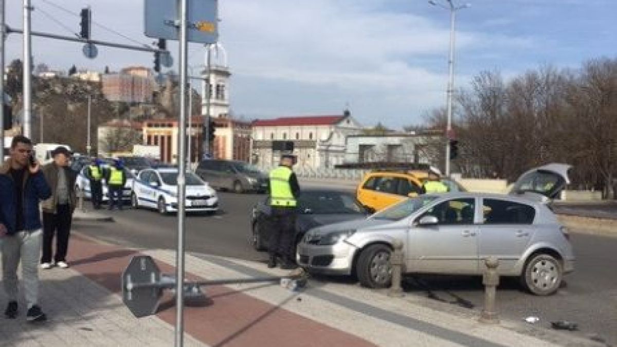 Адски инцидент с черно БМВ и бебе в Пловдив ВИДЕО