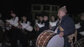 БЛИЦ TV:  Калофер поздрави с гайди България за 3 март