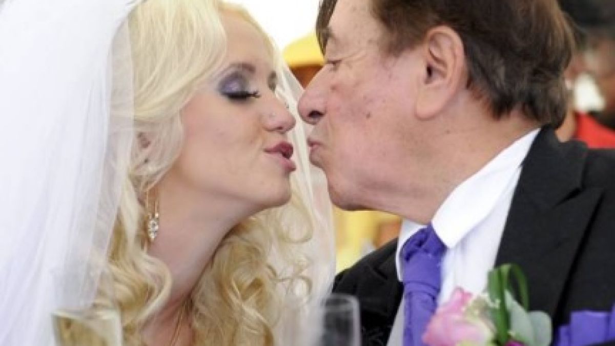 25-г. дъщеря на приятелката ми се омъжи за 60-г. мъж, развръзката бе изненадваща