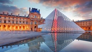 Лувърът в Париж отново отвори врати за посетители