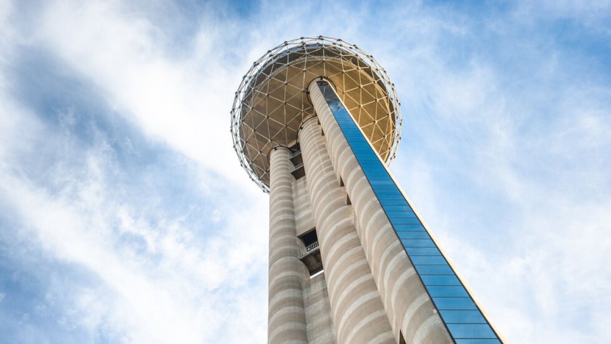 Срутиха наклонената кула в Далас