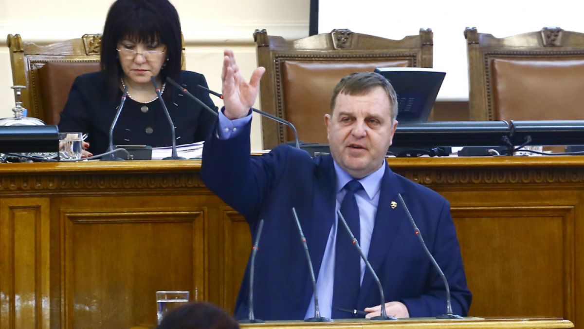 Каракачанов съсипа циганите, събрали гетото на ядене и пиене: После всички са с коронавирус!
