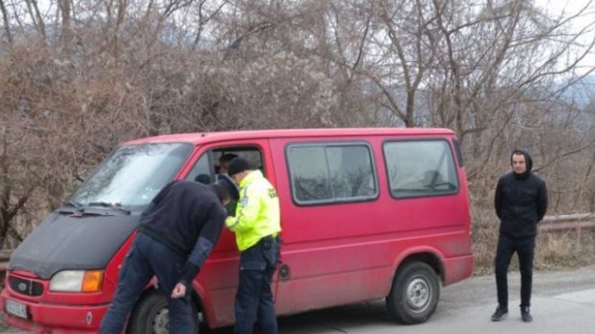 Специализирана полицейска операция в село Оброчище СНИМКИ