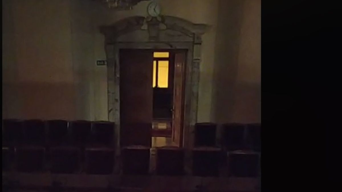 Спряха тока на протестиращите медсестри в парламента ВИДЕО