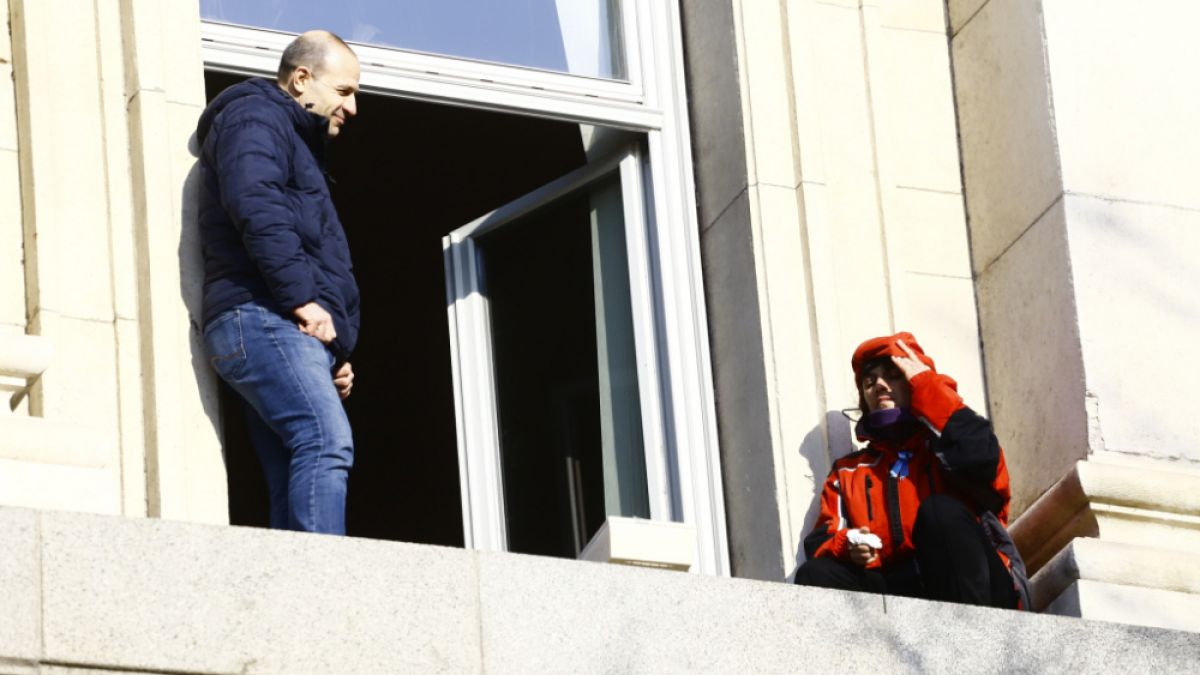 Сачева: Зад медсестрите стоят политически опоненти