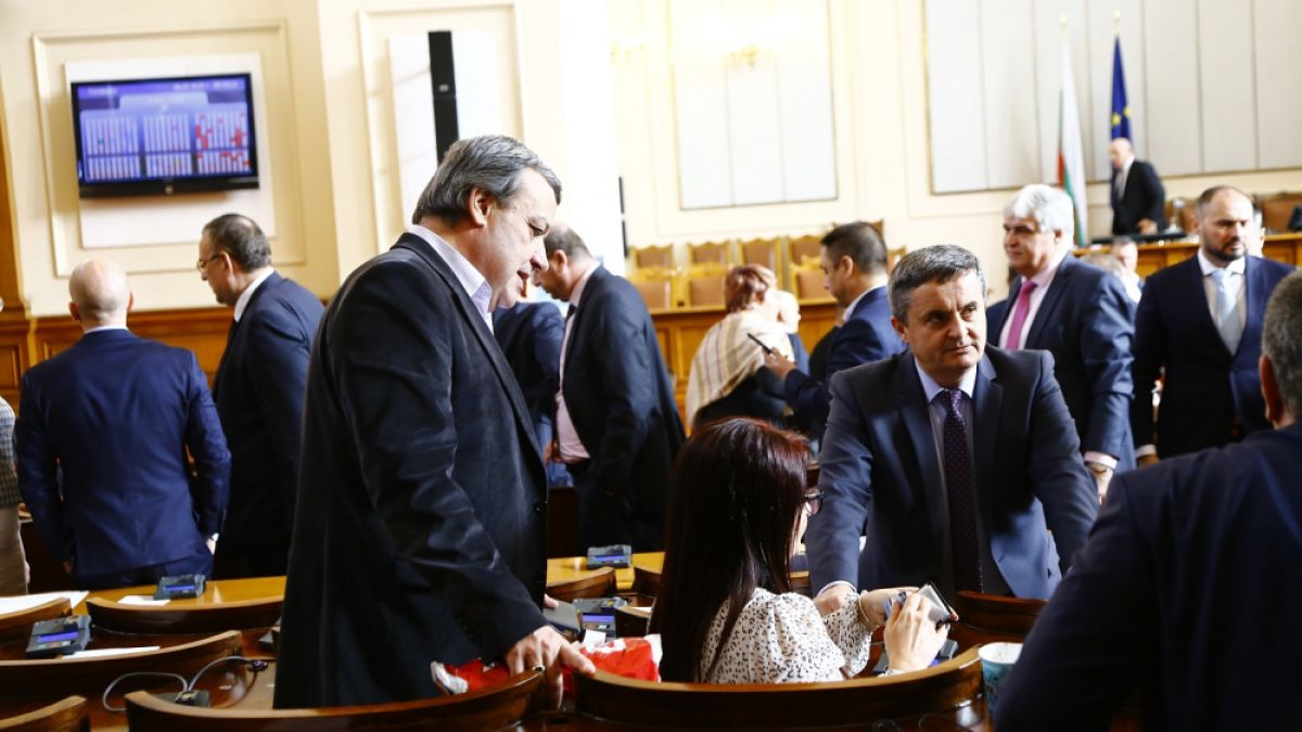 Парламентът реши: Всеки работодател може да направи това без разрешението на служителите си! 