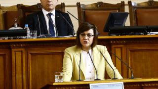 Нинова гневно: Дори и по време на войни парламентът не е спирал да функционира