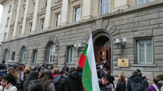 Обрат с барикадиралите се медсестри